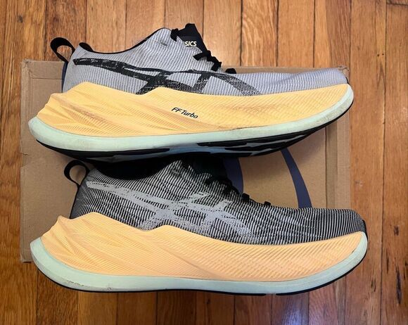 ASICS Superblast Whisper Green/Black Running Shoes – Men’s 8.5 / Women’s 10 main image 16